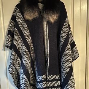 NEW Fur Collar Poncho Wrap Sweater Dark navy and cream One Size Removable collar
